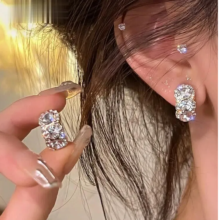 铜合金耳饰 杜洛弗利白小众精致超闪锆石耳钉女洋气耳环高级感