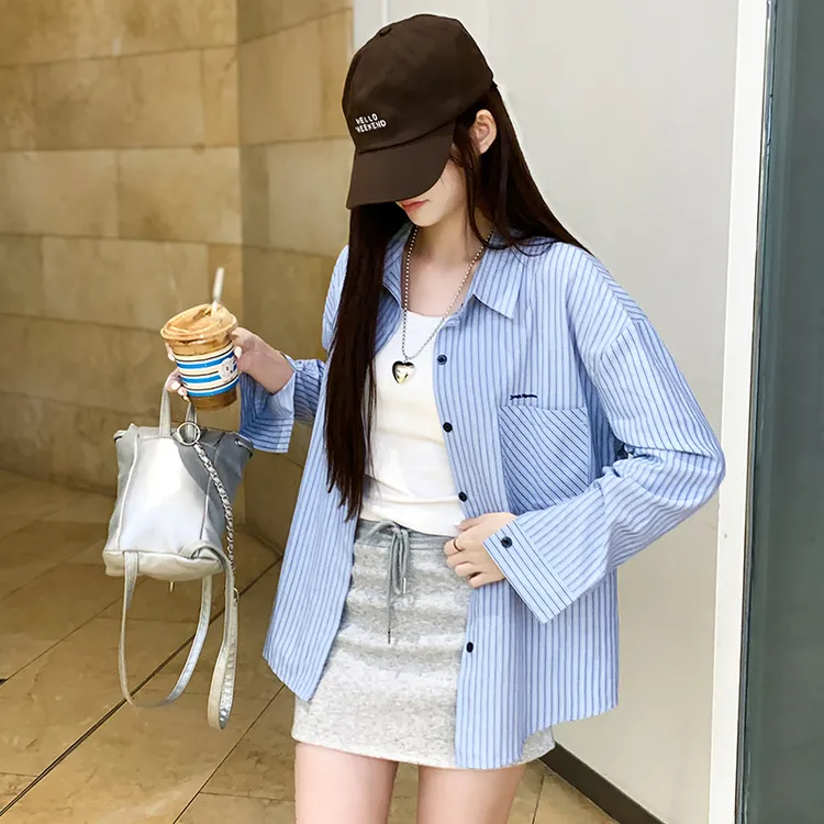 2025新品款蓝色条纹衬衫翻领宽松刺绣衬衣长袖设计感上衣休闲女