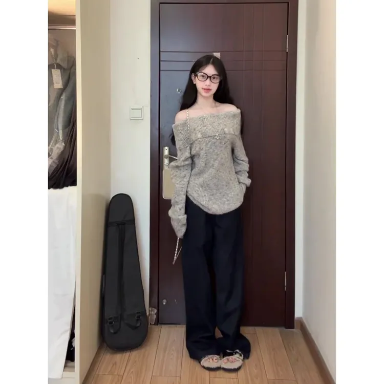 辣妹花灰色一字肩露肩毛衣女秋冬季软糯宽松慵懒风针织衫露肩上衣
