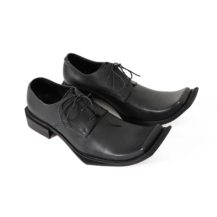 Pointless  翘头皮鞋