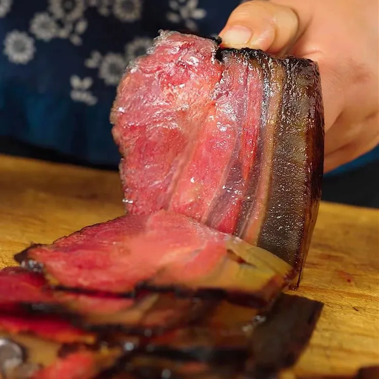 湖南传统工艺自制烟熏农家土家五花土猪腊肉特产