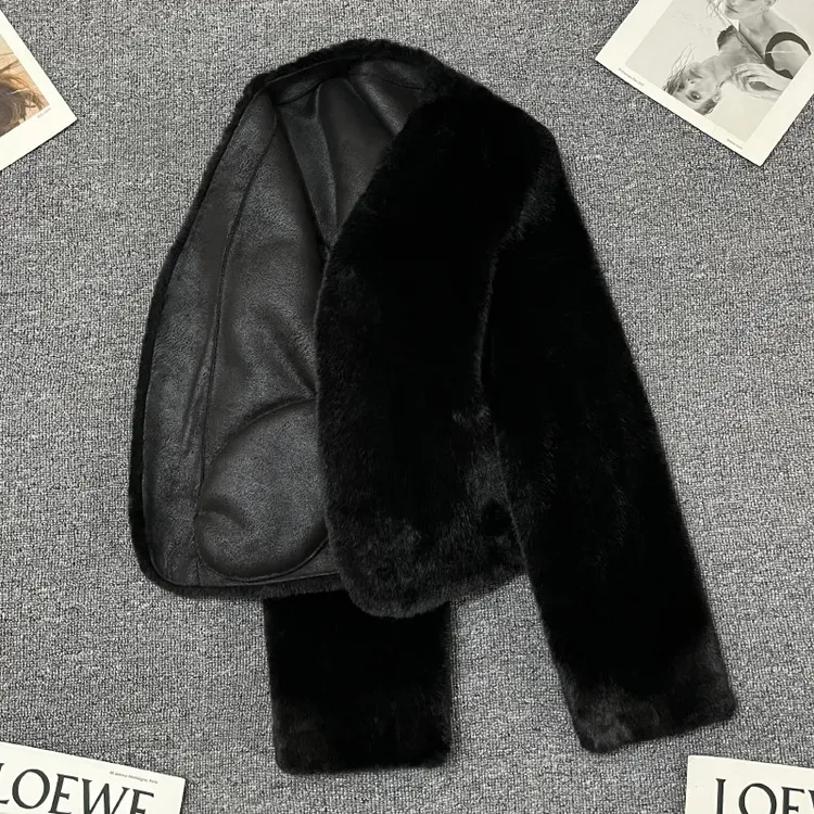 黑色短款高端毛毛外套女韩系冬季新款设计感小个子皮毛一体上衣厚