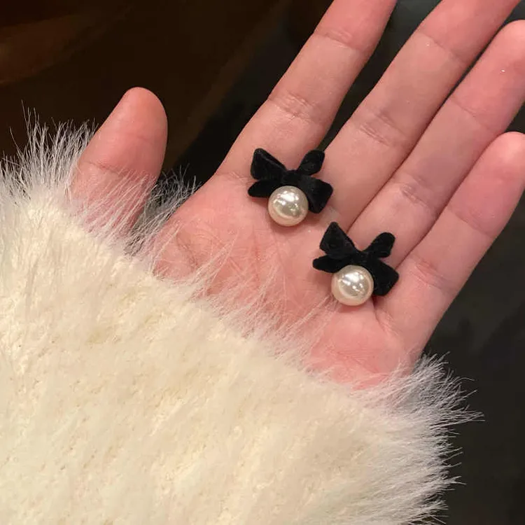 合金耳饰 2025年新款潮秋冬百搭耳饰黑色丝绒蝴蝶结时尚气质耳钉