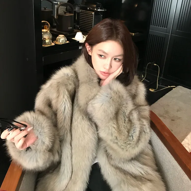 COCO皮草“小步舞曲”SAGA进口翻立领狐狸毛保暖皮草女冬季外套