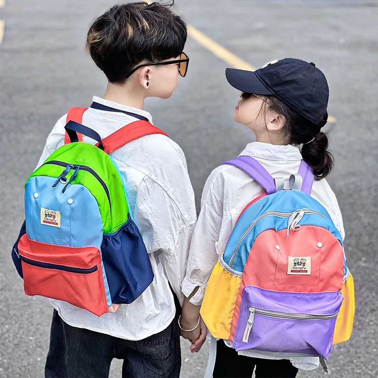 新款超轻儿童书包女幼儿园背包小学生休闲户外双肩包男减负护脊