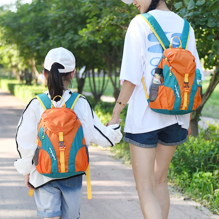 儿童春游背包户外轻便双肩包女新款休闲旅行包多功能运动登山包男