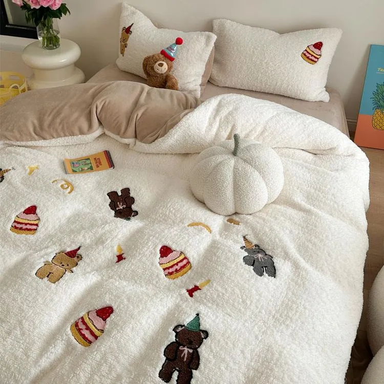 巨柔软-冬季加厚牛奶绒四件套 卡通风小熊羊羔绒被套床上用品