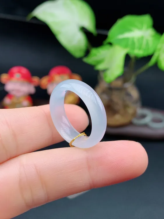 17号圈口天然A货翡翠高冰底有内弧素面戒指