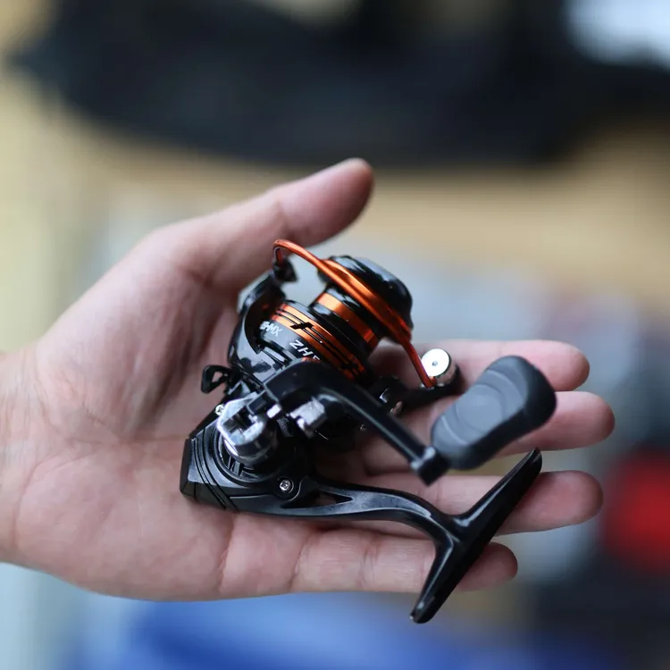 迷你微物路亚纺车轮巴掌小巧便携金属路亚钓鱼垂钓溪流折叠摇臂