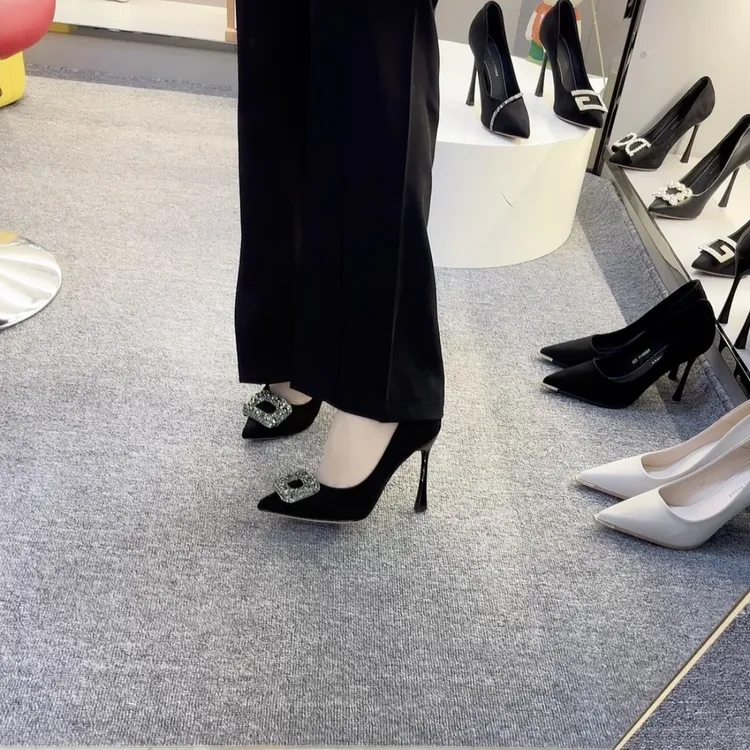 秋季新款方扣水钻细跟法式高跟鞋百搭尖头时尚职业气质单鞋