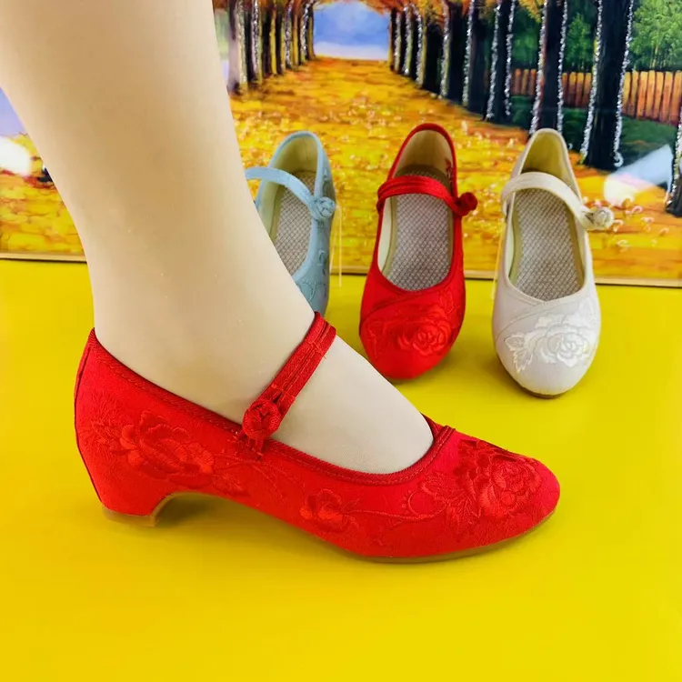 老北京布鞋软底复古汉服鞋民族风绣花汉服绣花鞋坡跟风牛筋底