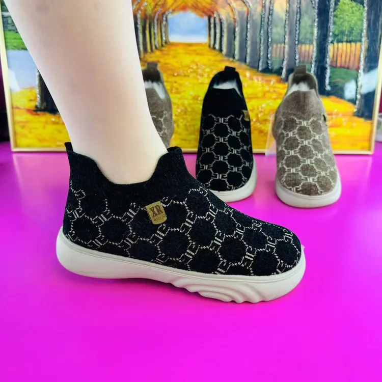 老北京布鞋女棉鞋弹力一脚蹬休闲中老年厚绒短靴抗寒厚底妈雪地靴