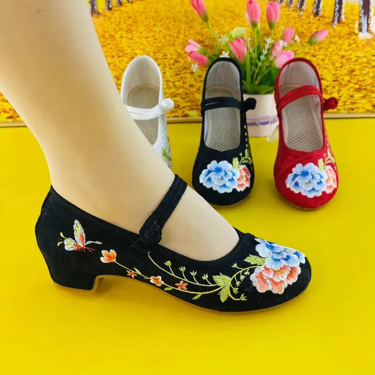 汉服绣花鞋软底平底舞蹈鞋汉服鞋民族风绣花老北京布鞋鞋子软底鞋