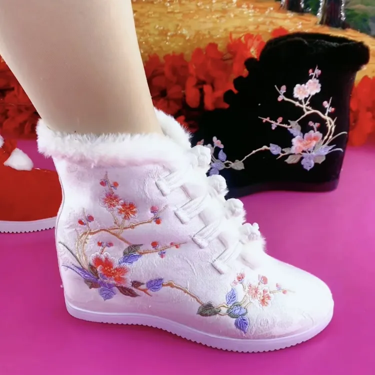 老北京布鞋女汉服鞋冬季加绒绣花鞋毛口古风女靴子内增高复古鞋子