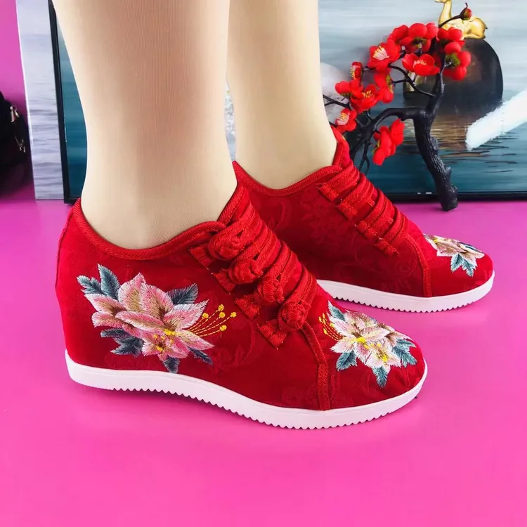 内增高绣花鞋广场舞鞋汉服绣花鞋鞋老北京布鞋民族风绣花妈妈鞋