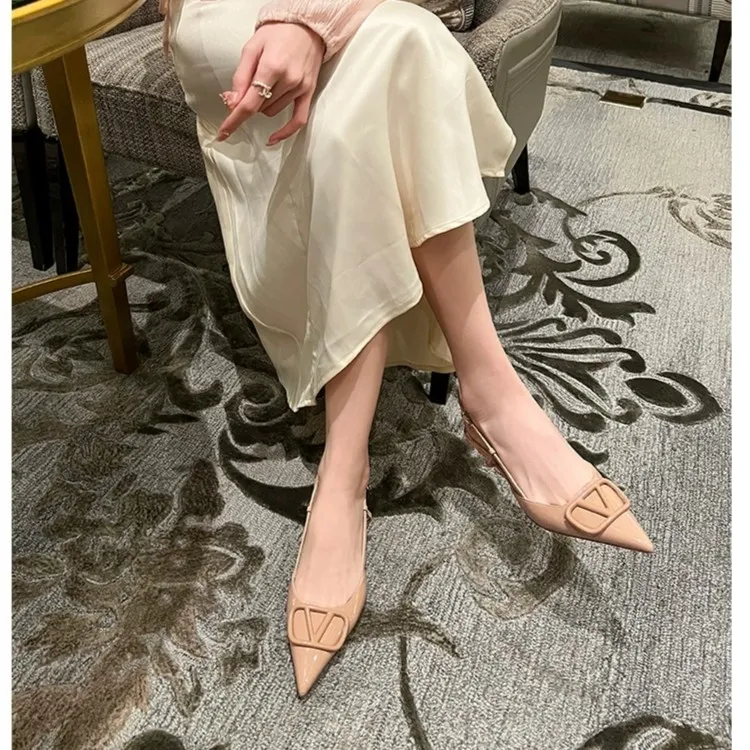 【iFashion】漆皮V扣气质细跟法式尖头小众浅口高跟鞋凉鞋单鞋网红