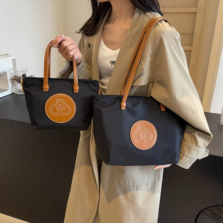 大容量托特包2025新款时尚通勤帆布包单肩大包休闲包斜挎包女夏天