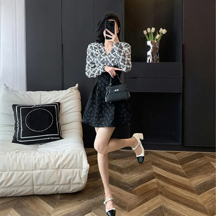 复古V领碎花连衣裙春秋款小个子高级感拼接假两件显瘦雪纺打底裙
