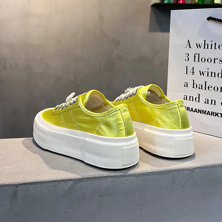 高级感绸缎厚底小白鞋女2025新款夏季透气小香风软底运动休闲板鞋