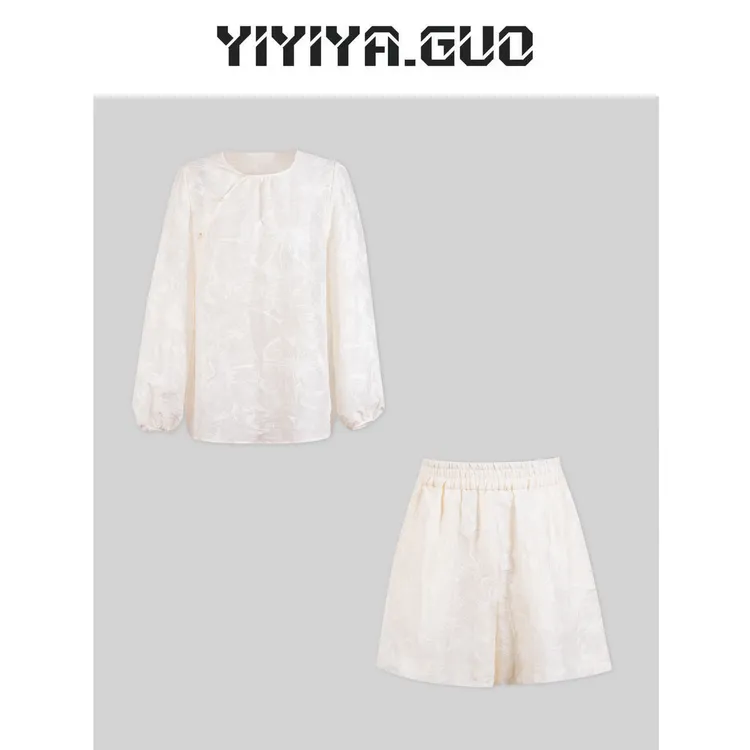 yiyiya.Guo艺艺吖/白色斜襟重工刺绣上衣➕短裤20241514