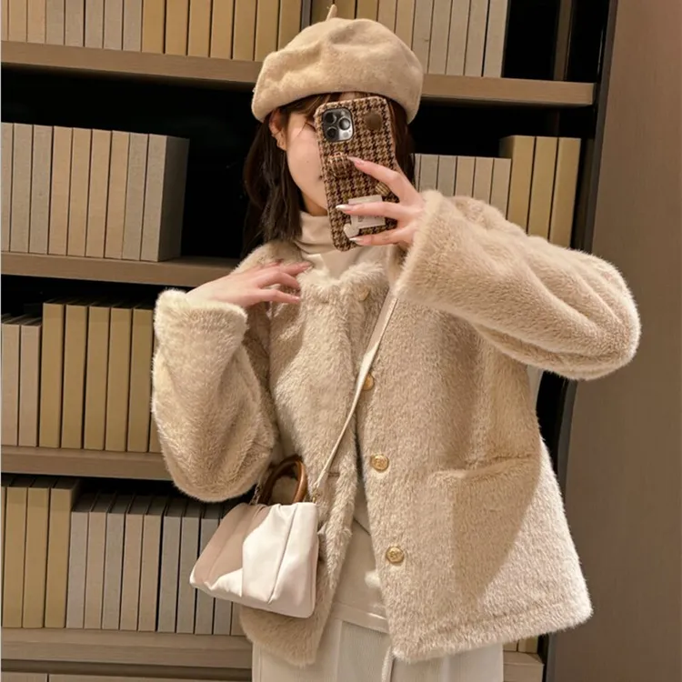 2023秋冬新款外套女环保毛时尚小香风短款加厚小个子上衣百搭显瘦