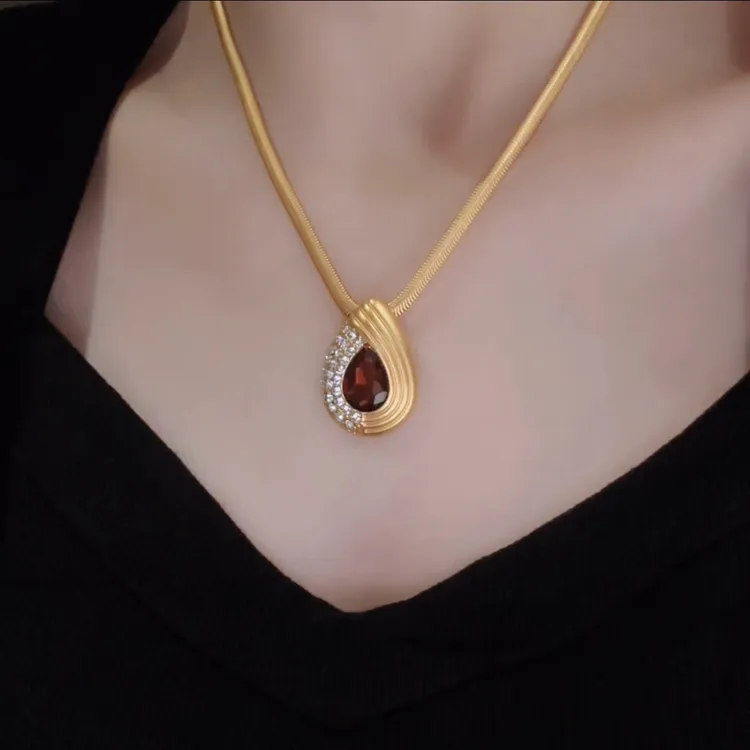 铜合金项链 秋冬新款时尚百搭镶嵌水滴蛇骨链