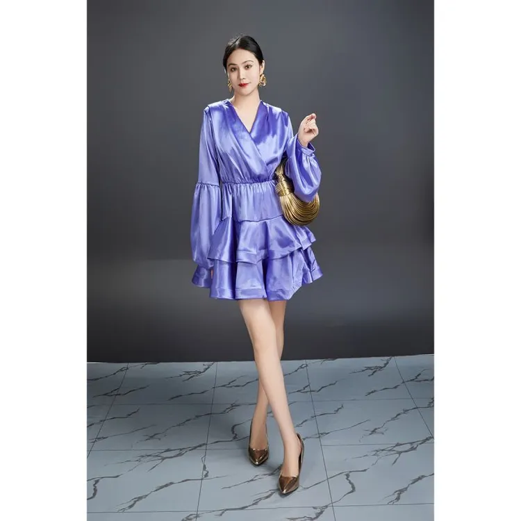 2024年冬季新款潮流时尚百搭V领长袖公主裙休闲宽松高级感连衣裙