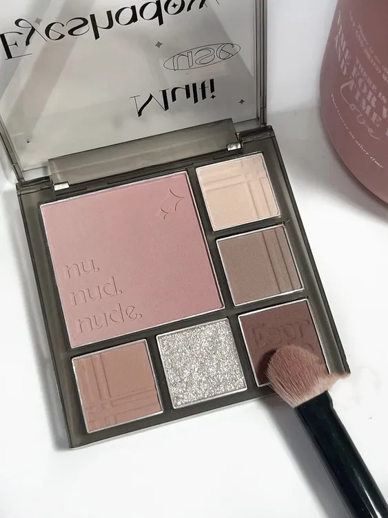 冷门！低饱和灰粉色渐变眼影盘 橄榄皮眼影腮红高光一体盘学生党