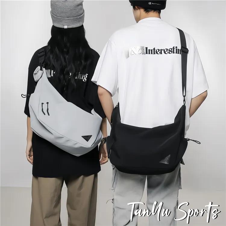 探屿大容量斜挎包男生运动健身包潮工装机能邮差包单肩包斜跨背包