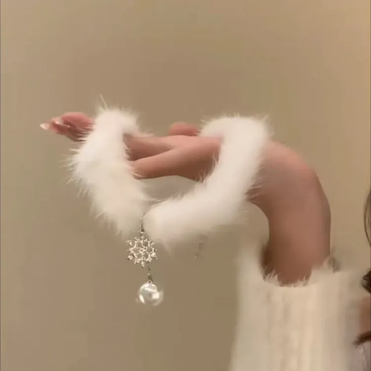 毛绒雪花项链高级感气质choke锁骨r颈链圣诞节毛衣链气质配饰百搭