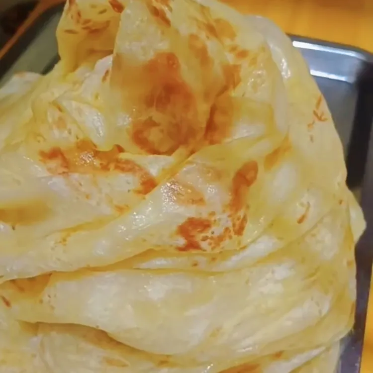 东北老式大油饼千层筋饼手工起层咸口早餐烩饼卷饼闷饼