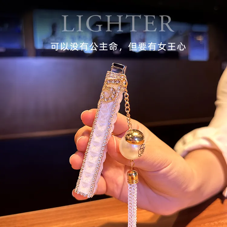高级感镶钻打火机女士高颜值少女心防风新款送女生圣诞节生日礼物