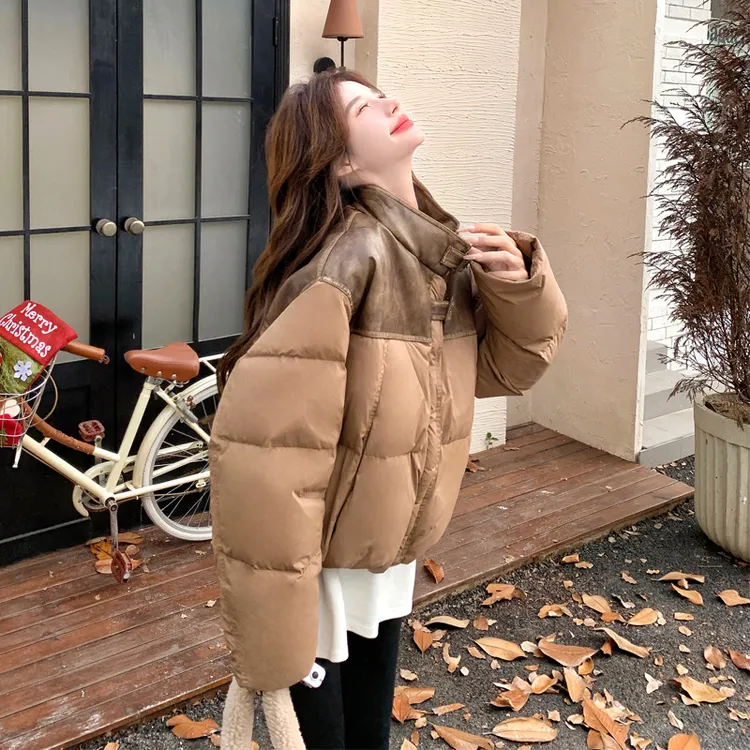 美拉德咖色羽绒服女2024冬季新款PU皮拼接甜酷炸街白鸭绒面包服潮