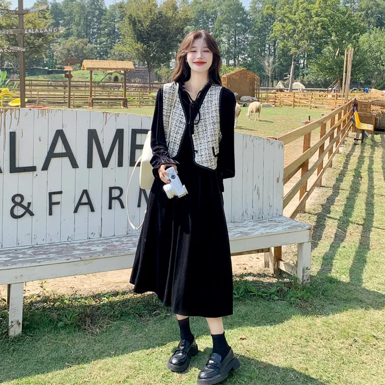 赫本风春秋套装2025女秋新款别致独特复古法式小香风马甲茶歇裙