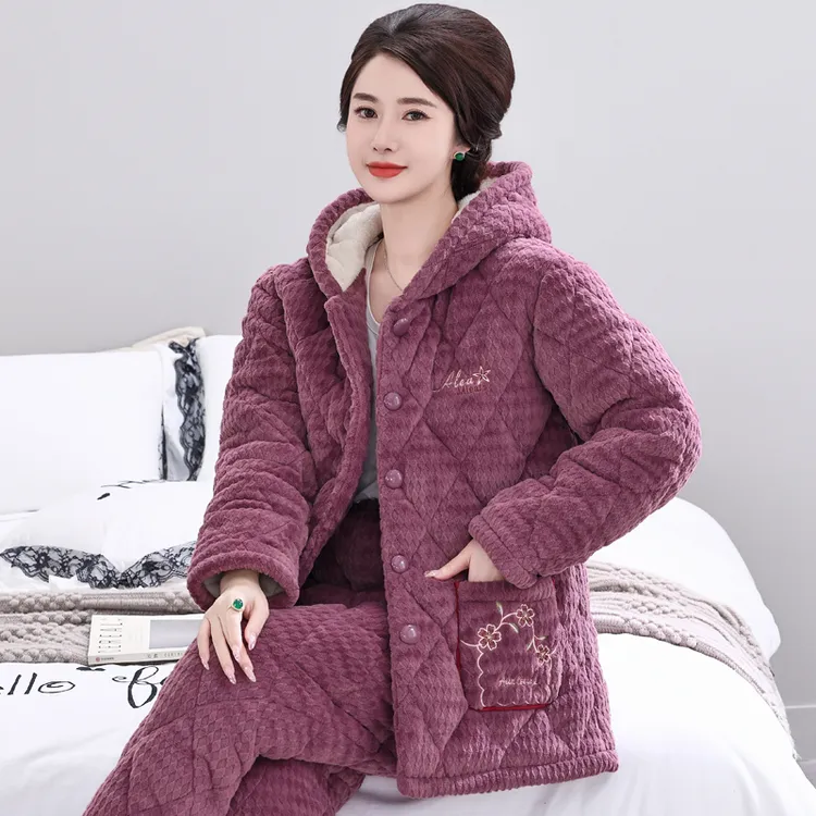 秋冬季睡衣女珊瑚绒三层加厚夹棉中老年妈妈款保暖加绒家居服冬天