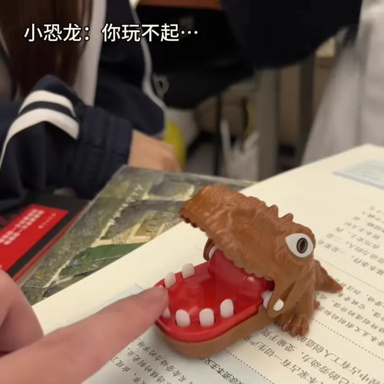 迷你好玩咬手指手工霸王龙拔牙亲子互动游戏可爱创意整蛊咬手小巧