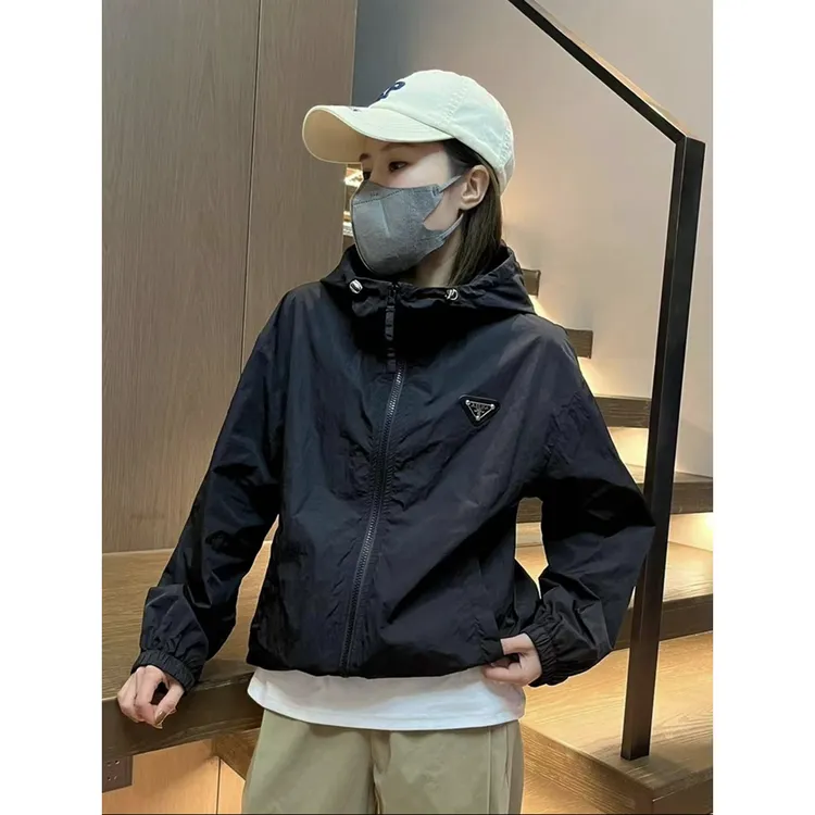 连帽服冲锋衣外套女秋季2025新款小个子宽松薄款运动休闲短款上衣