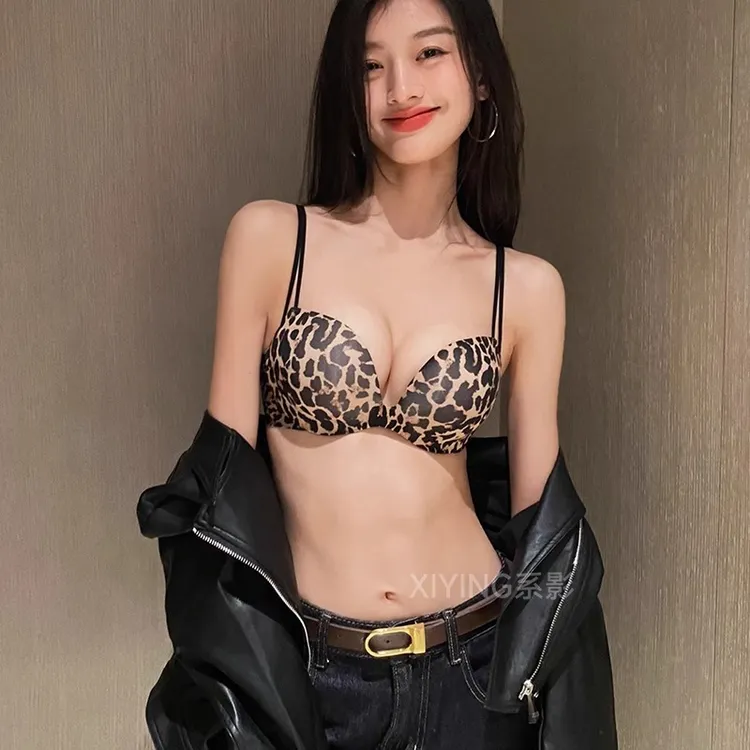 维多利亞无痕内衣女小胸聚拢显大无钢圈防下垂收副乳豹纹文胸套装