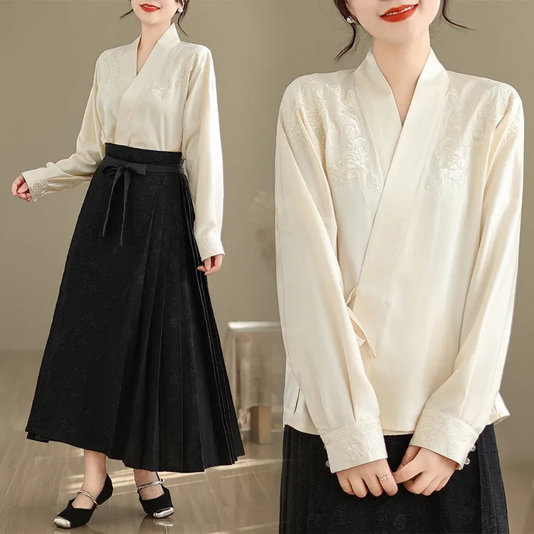 新款2024新中式交领刺绣缎面汉服搭配马面裙杏色东