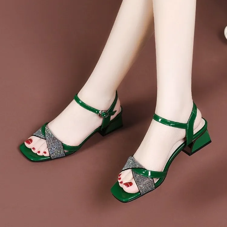 真软皮一字带低跟凉鞋女夏粗跟2023新款中跟外穿水钻露趾软底女鞋