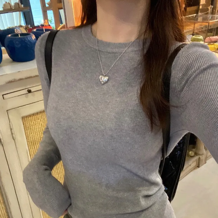灰色打底衫女2025秋季新款圆领毛衣修身长袖短款内搭针织上衣
