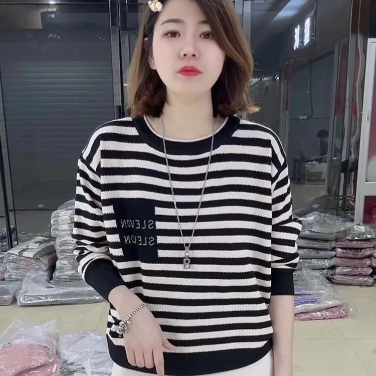 秋冬圆领字母烫钻针织上衣女装撞色拼接条纹套头百搭毛衣显瘦长袖