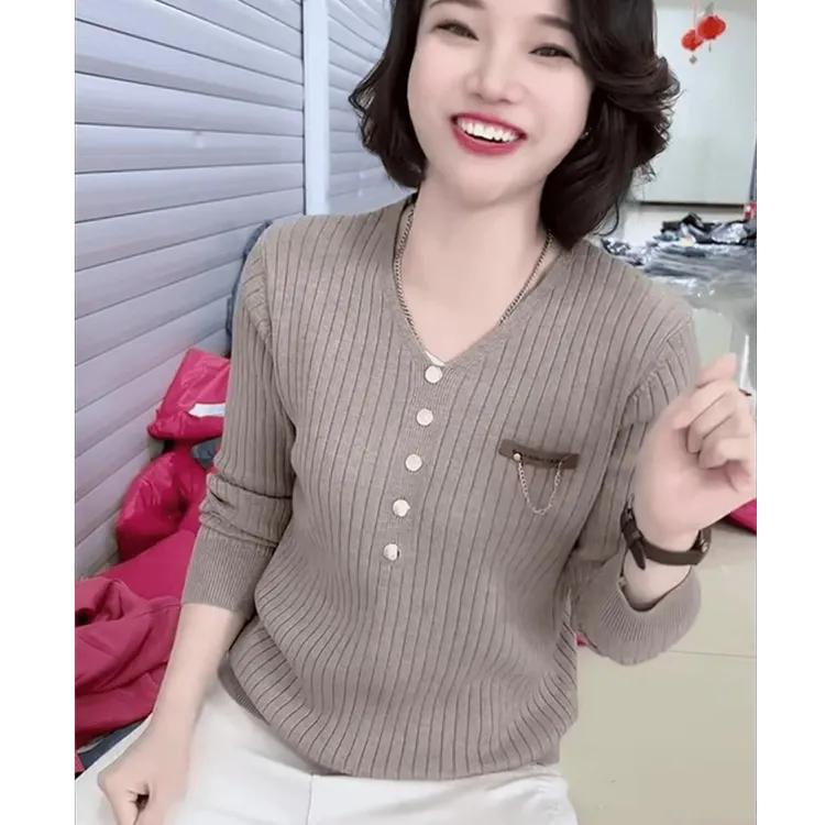 欧货重工V领链条胸标设计打底衫女2025秋冬新款宽松百搭针织毛衣
