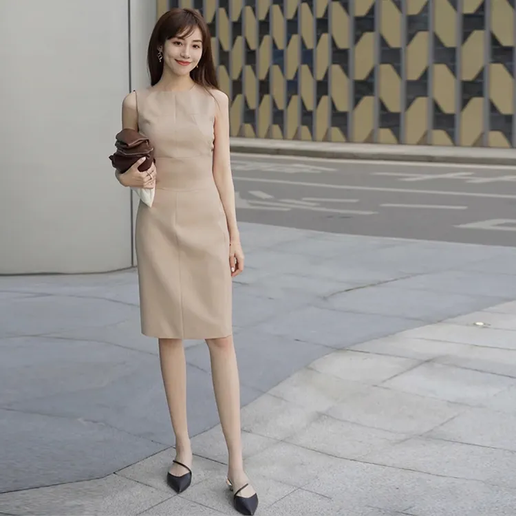 2025春夏季卡其色无袖立裁修身显瘦气质优雅中长包臀纯色连衣裙女