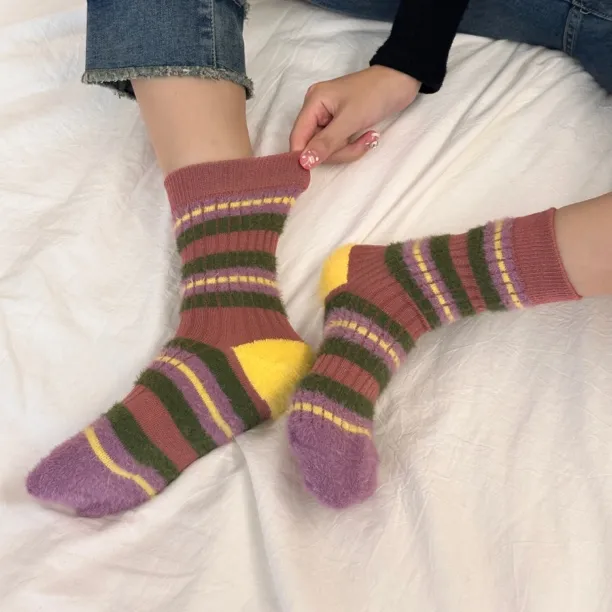ins韩版粗线条纹拼色撞色仿貂毛茸茸袜子甜美秋冬季保暖女中筒袜
