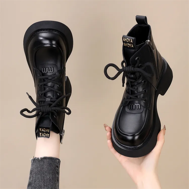 复古马丁靴女2025年新款秋冬时尚百搭软底短靴轻便防滑靴子配裙子