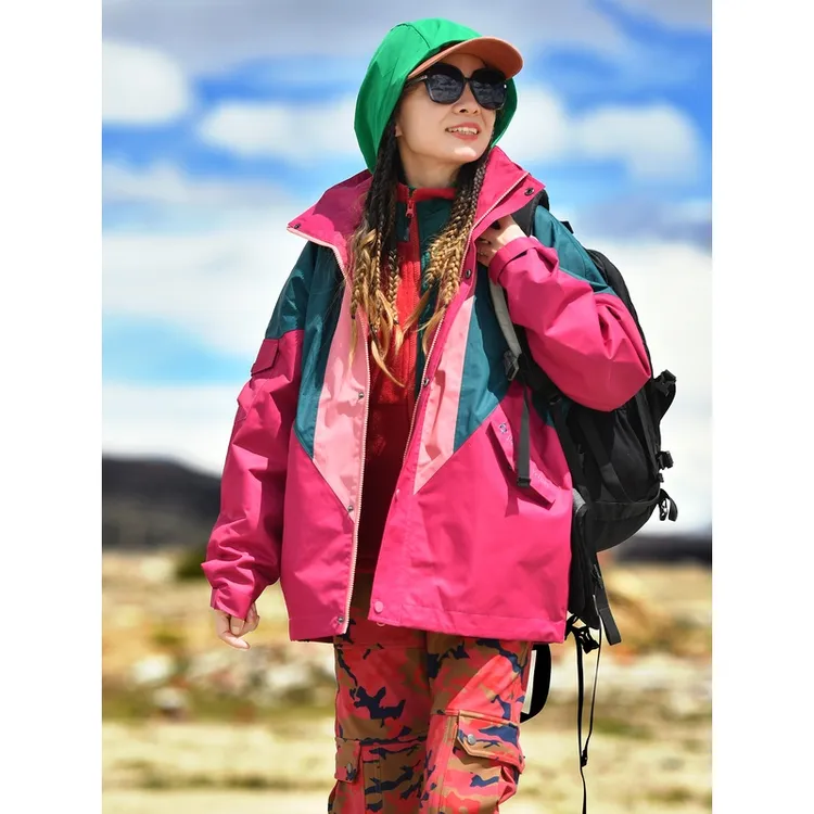 北京森林户外原创连帽接缝全压胶拼色宽松防水透气专业冲锋衣女式