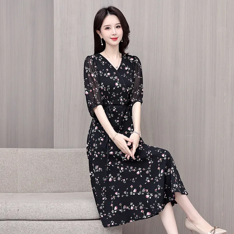 【运费补贴】9532郁金香花黑底连衣裙女中长款碎花女神范a字裙子
