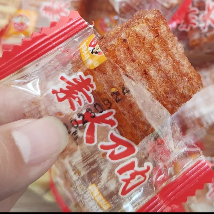 雪伟小马哥休闲零食辣条素大刀肉网红零食怀旧解馋小零食经典即食