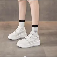 新款 专柜同款小白鞋时尚百搭 小白鞋！